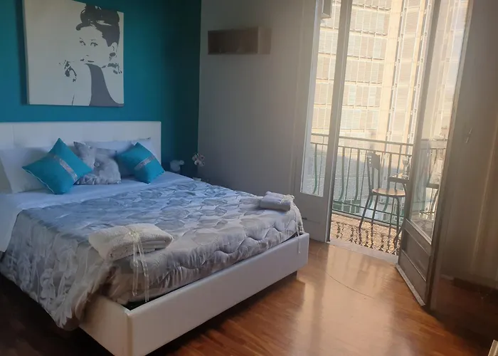 Blue Crystal Napoli Rooms